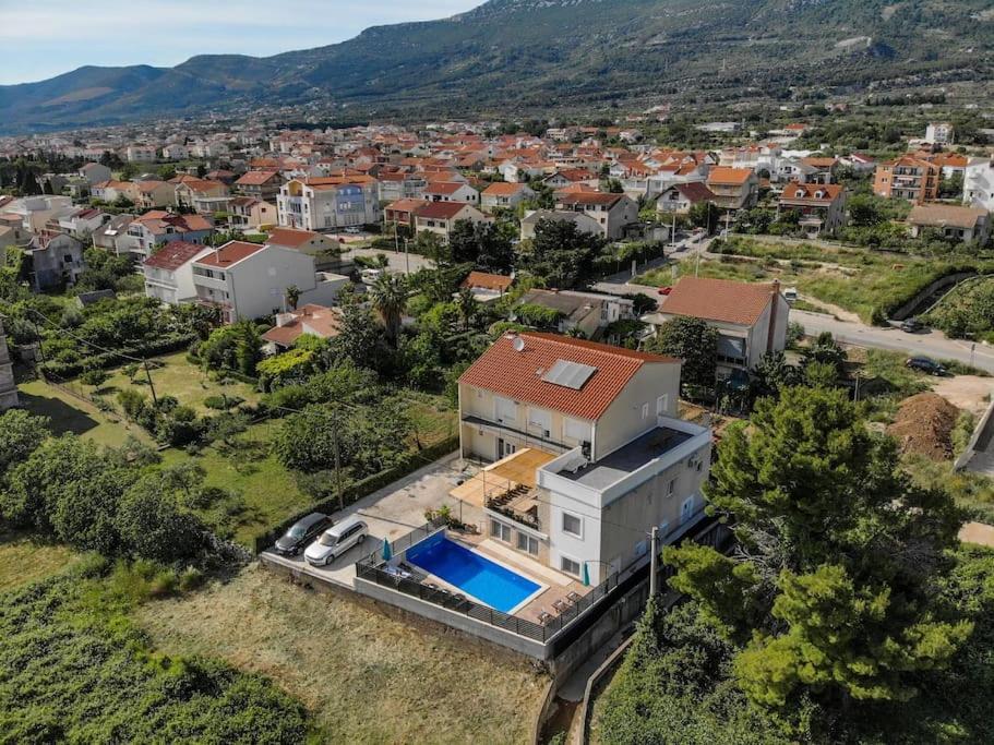 Výhľad na hory alebo výhľad na hory priamo z apartmánu