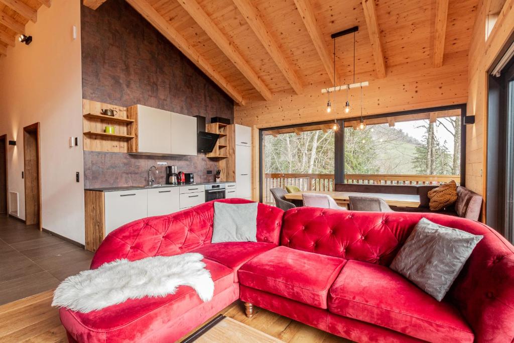 A kitchen or kitchenette at Chalet Dinkel in Niedernsill