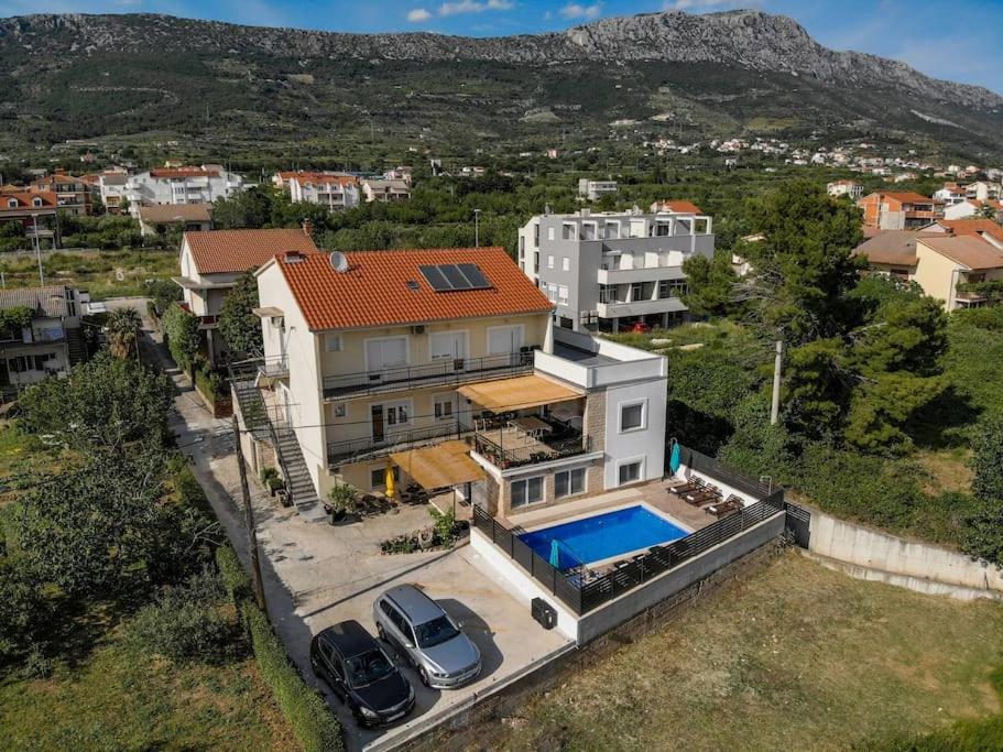 Výhľad na hory alebo výhľad na hory priamo z apartmánu