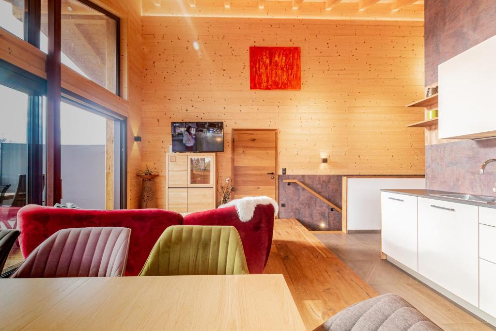 A television and/or entertainment centre at Chalet Dinkel in Niedernsill