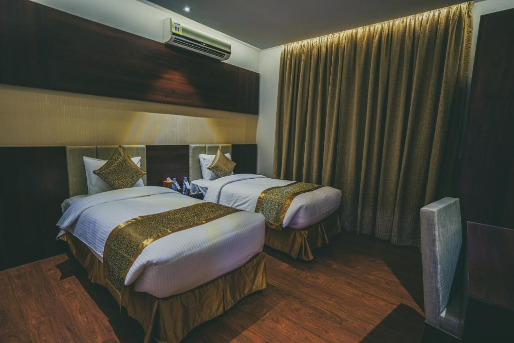 سرير أو أسرّة في غرفة في منتجع واحة ميرال للفلل الفندقية