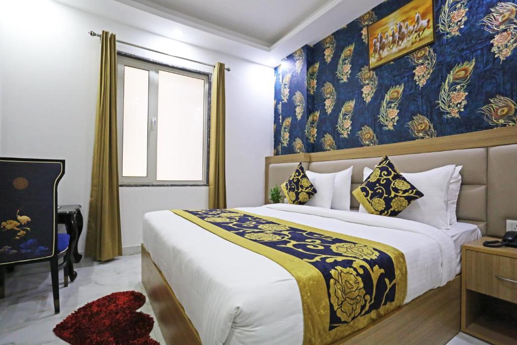 Postel nebo postele na pokoji v ubytování Hotel Decent Suites - Delhi Airport