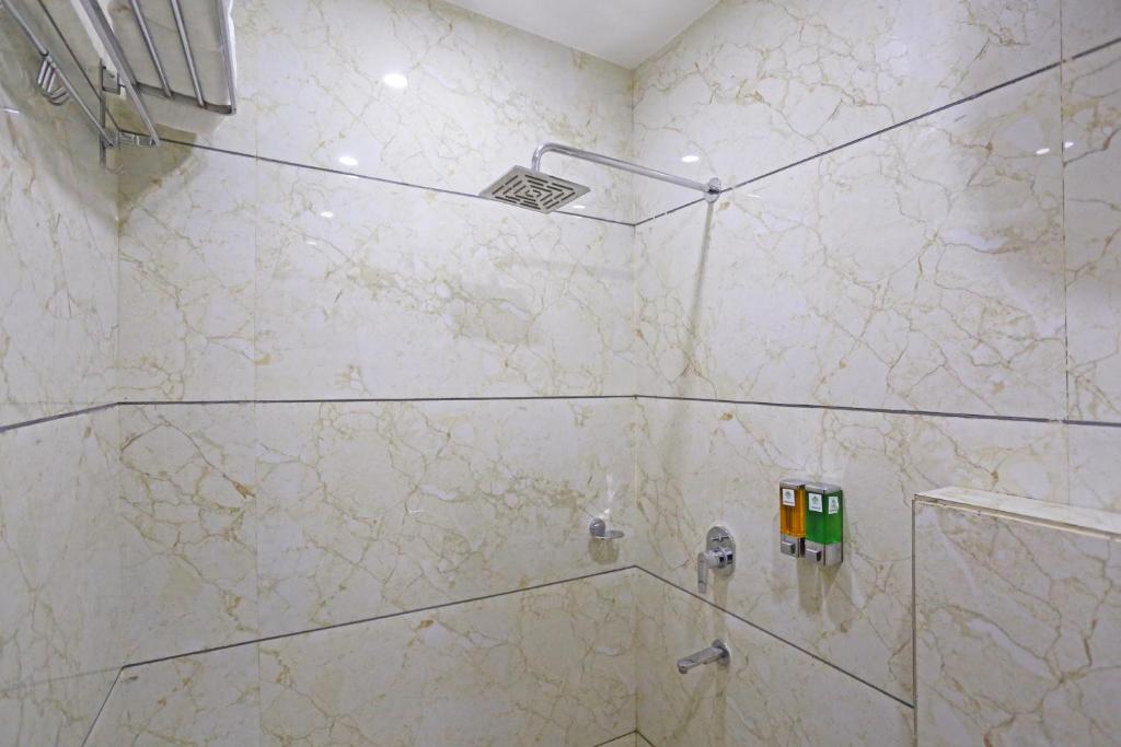 Koupelna v ubytování Hotel Decent Suites - Delhi Airport