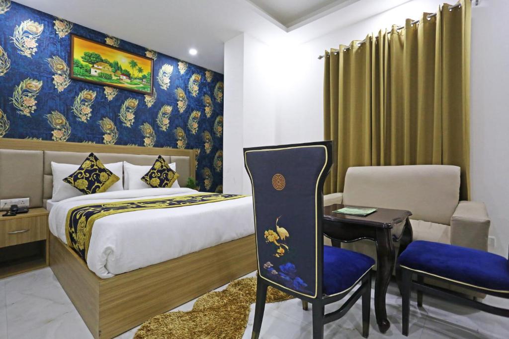Postel nebo postele na pokoji v ubytování Hotel Decent Suites - Delhi Airport