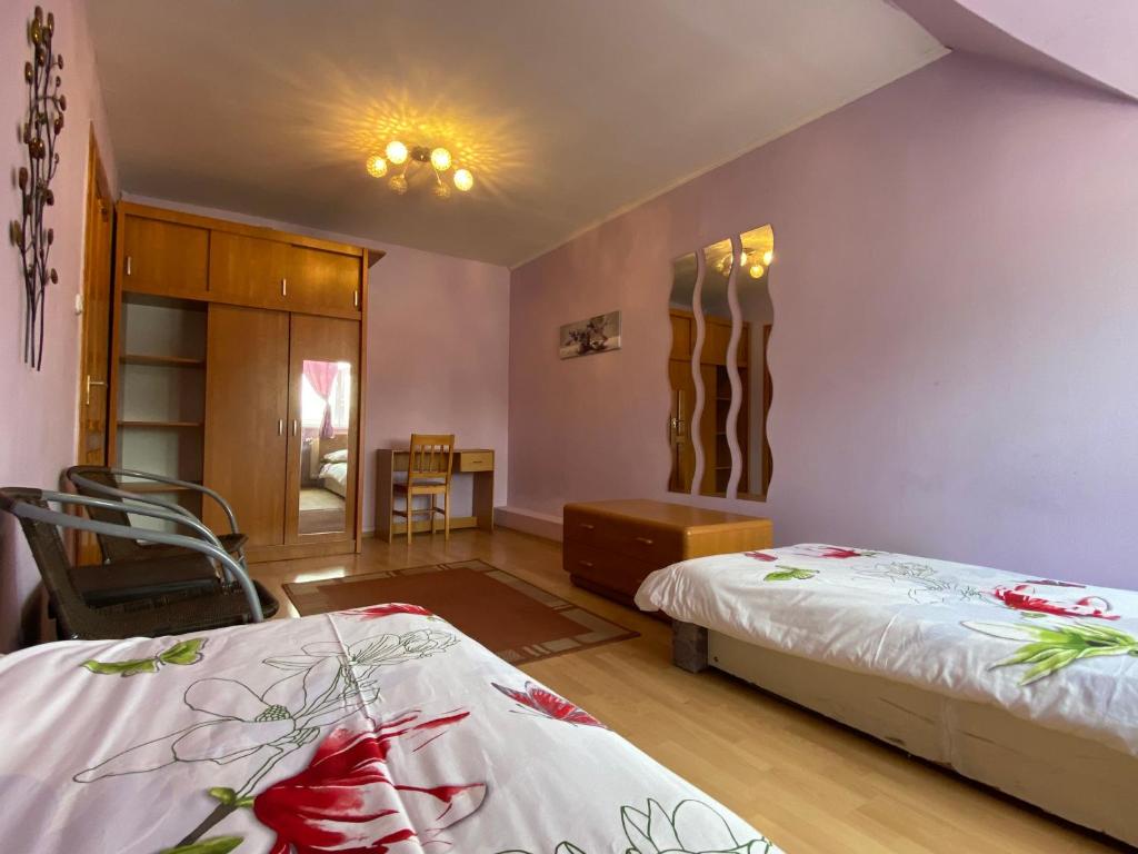 Postel nebo postele na pokoji v ubytování Hermina apartmanház