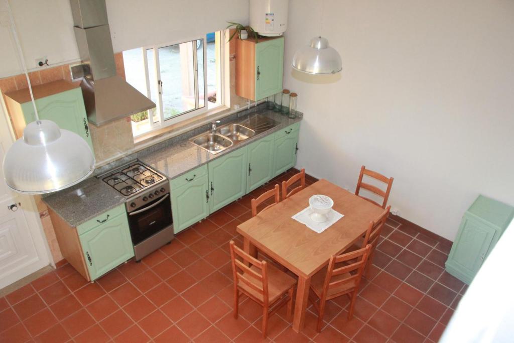 A cozinha ou kitchenette de Quartos em vivenda serra da Estrela