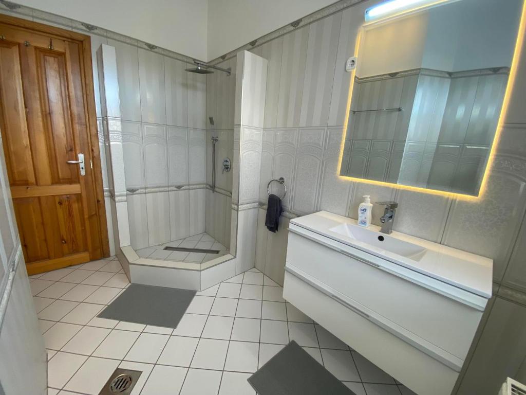 Koupelna v ubytování Hermina apartmanház
