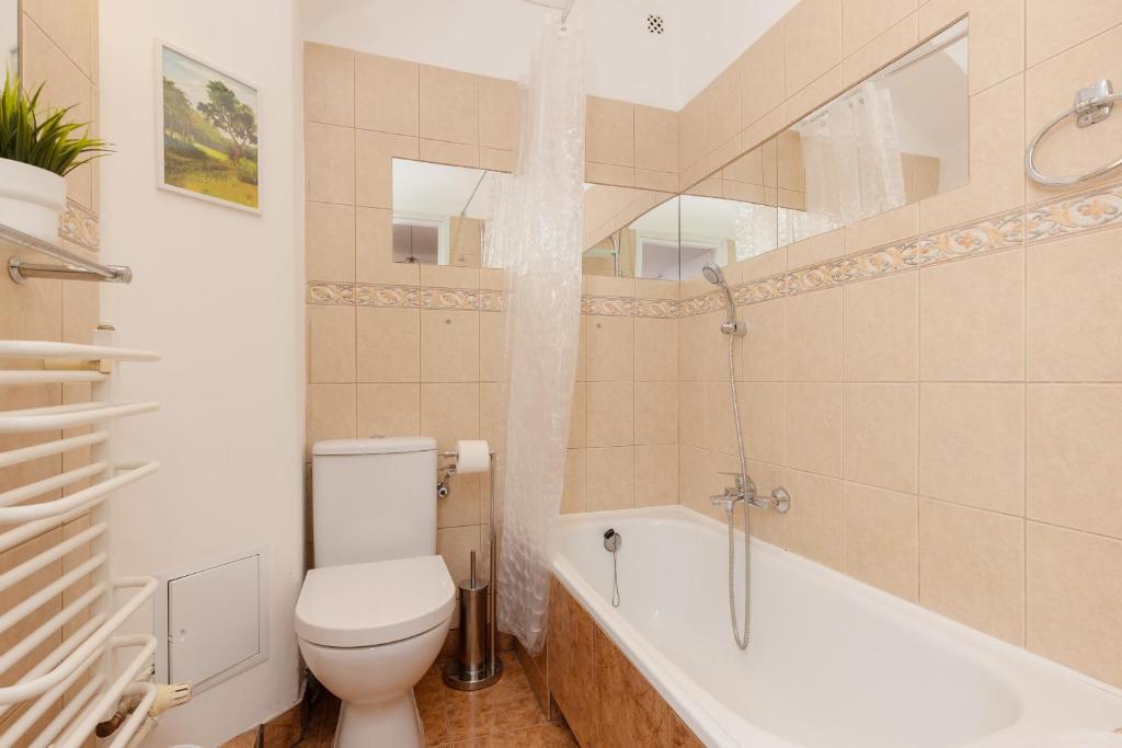 Kúpeľňa v ubytovaní Białe Aleje Mokotów Apartment Metro by Noclegi Renters