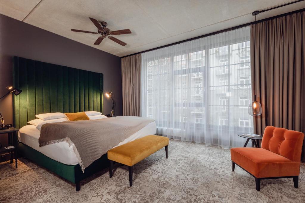 Postel nebo postele na pokoji v ubytování Gastwerk Hotel Hamburg