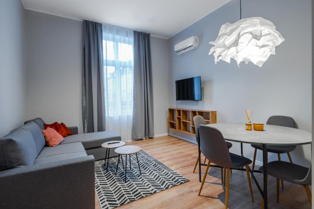 New Black & White - 2BDR Apartment with Balcony