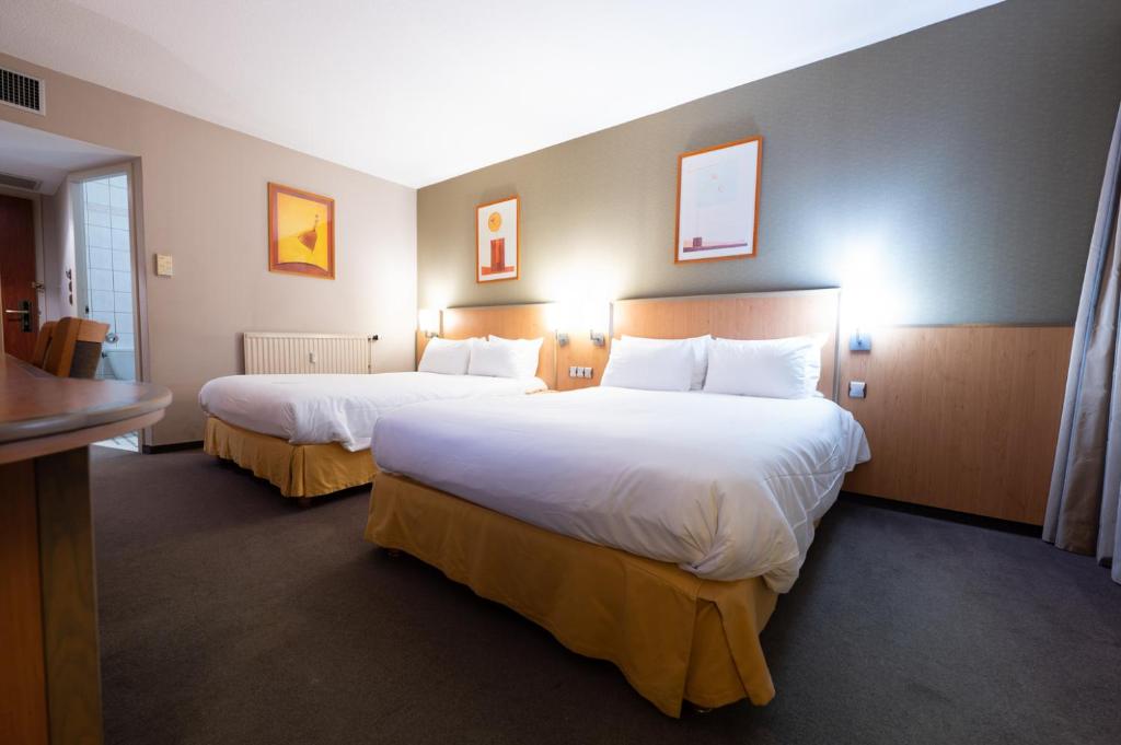 Postel nebo postele na pokoji v ubytování Holiday Inn Calais-Centre by IHG