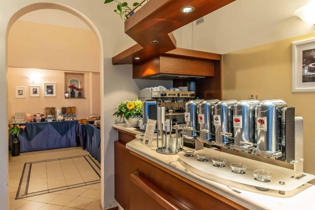 Kuchyň nebo kuchyňský kout v ubytování Hotel Bonifacio