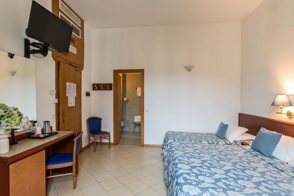 Postel nebo postele na pokoji v ubytování Hotel Bonifacio