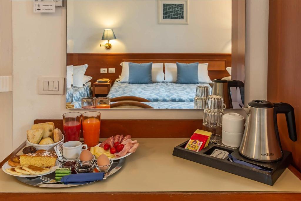 Postel nebo postele na pokoji v ubytování Hotel Bonifacio
