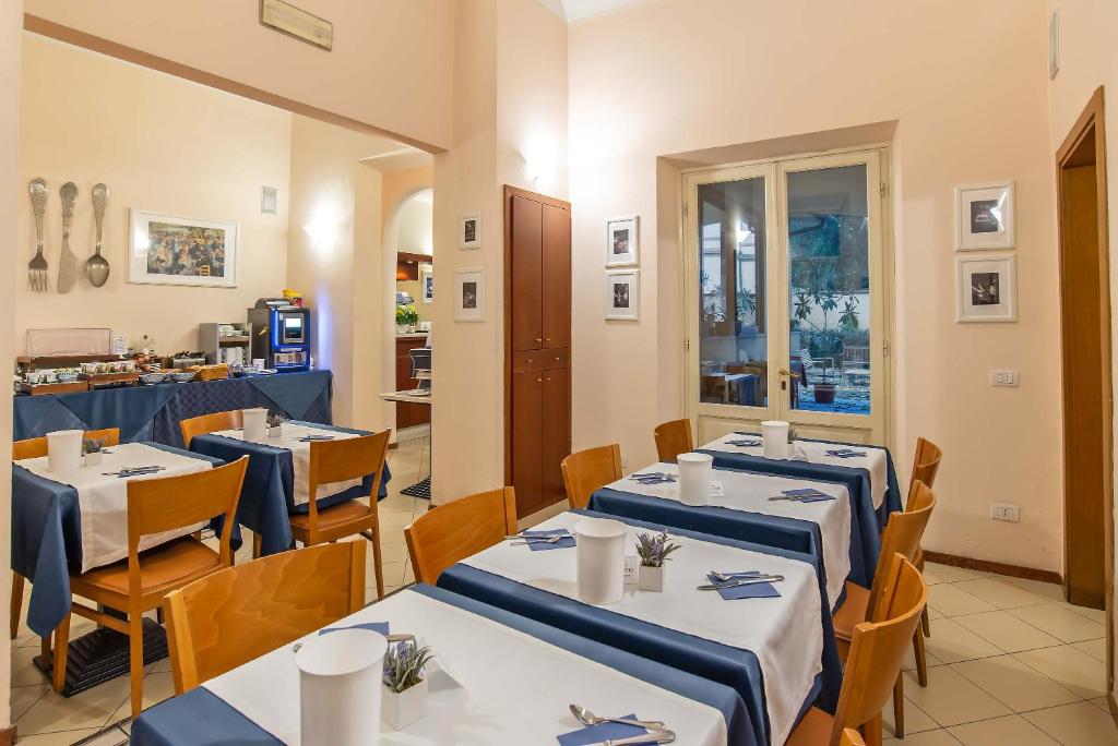 Restaurace v ubytování Hotel Bonifacio