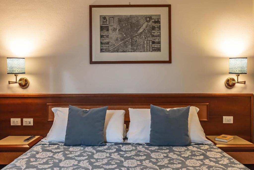 Postel nebo postele na pokoji v ubytování Hotel Bonifacio