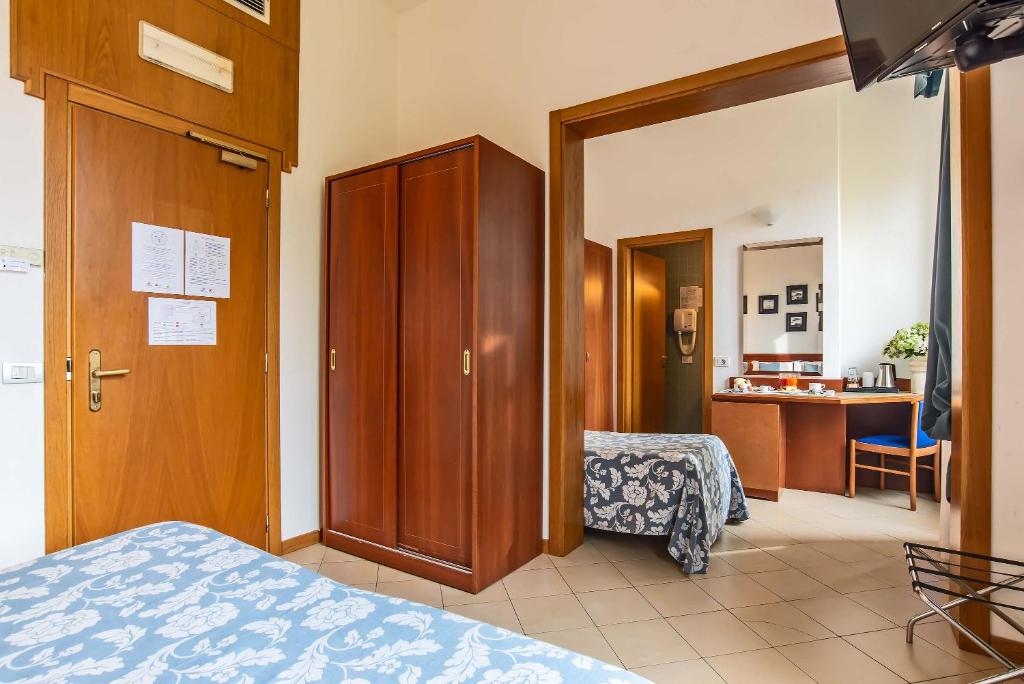 Postel nebo postele na pokoji v ubytování Hotel Bonifacio