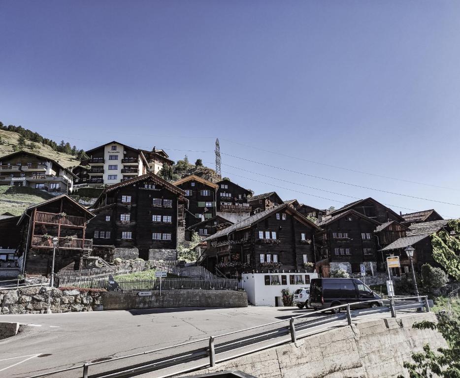 Nespecifikovaný výhled na hory nebo výhled na hory při pohledu z hotelu