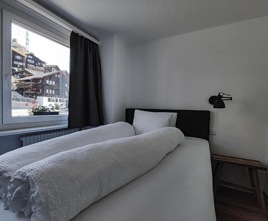 Postel nebo postele na pokoji v ubytování Berghotel Weisshorn