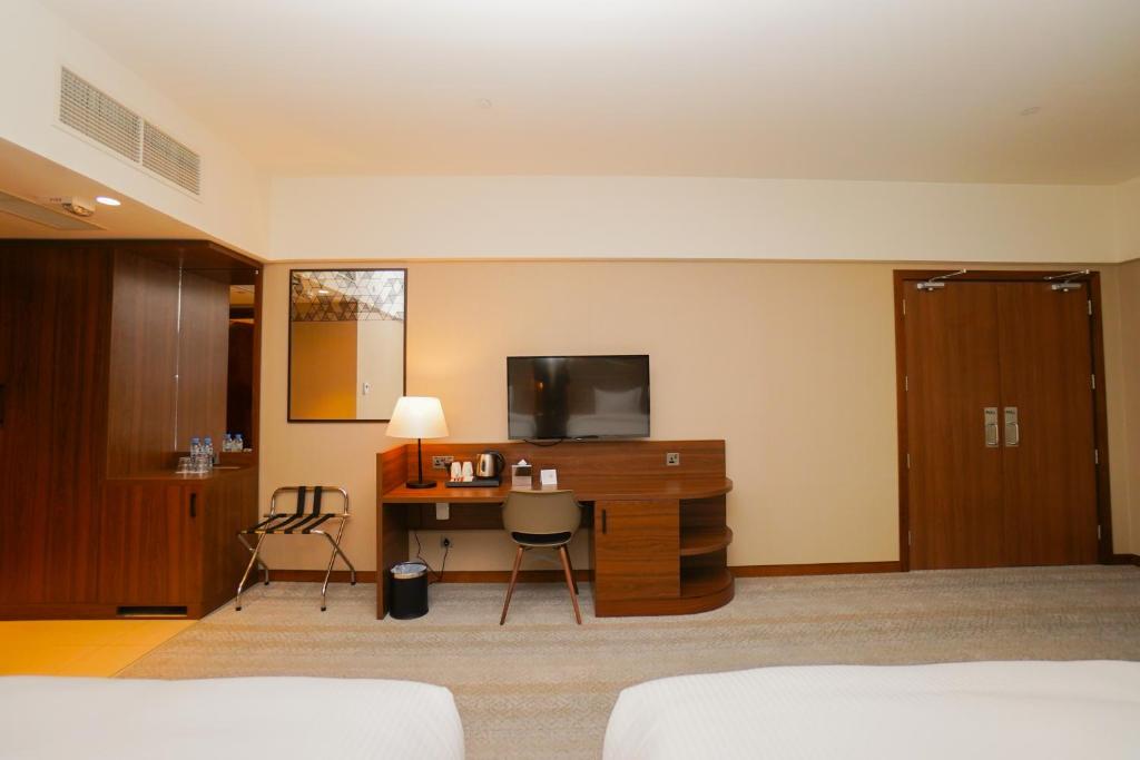Postel nebo postele na pokoji v ubytování The Grand Lux Hotel