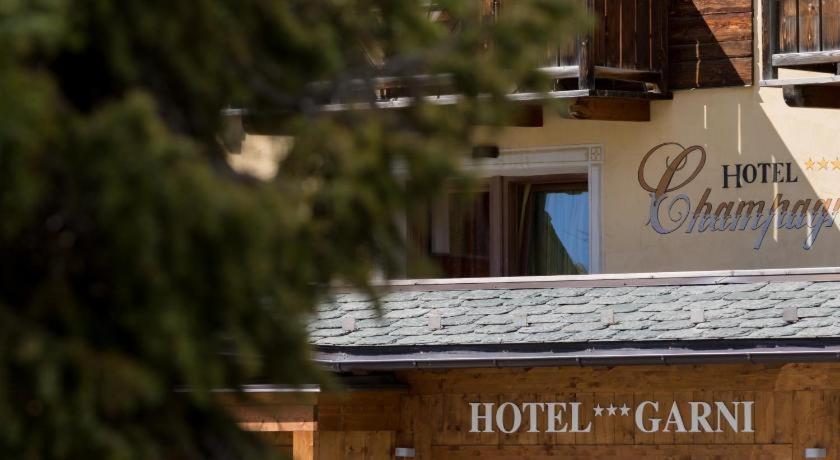 Certifikát, hodnocení, plakát nebo jiný dokument vystavený v ubytování Hotel Champagne