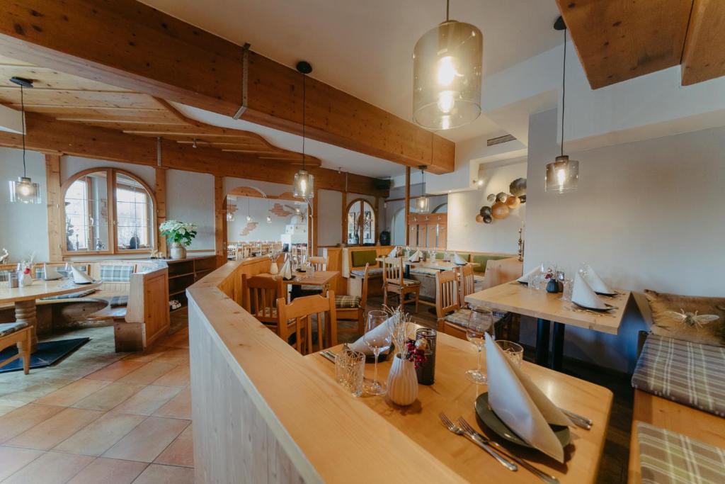 Restaurace v ubytování Seehotel Das JO