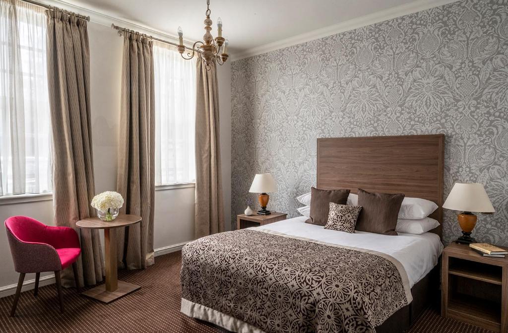 Brandshatch Place & Spa - 