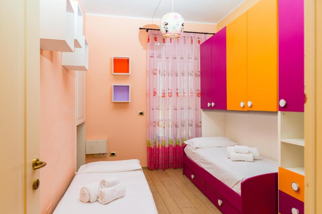 A bed or beds in a room at Alessandria Central Apt 10min walk Central Station