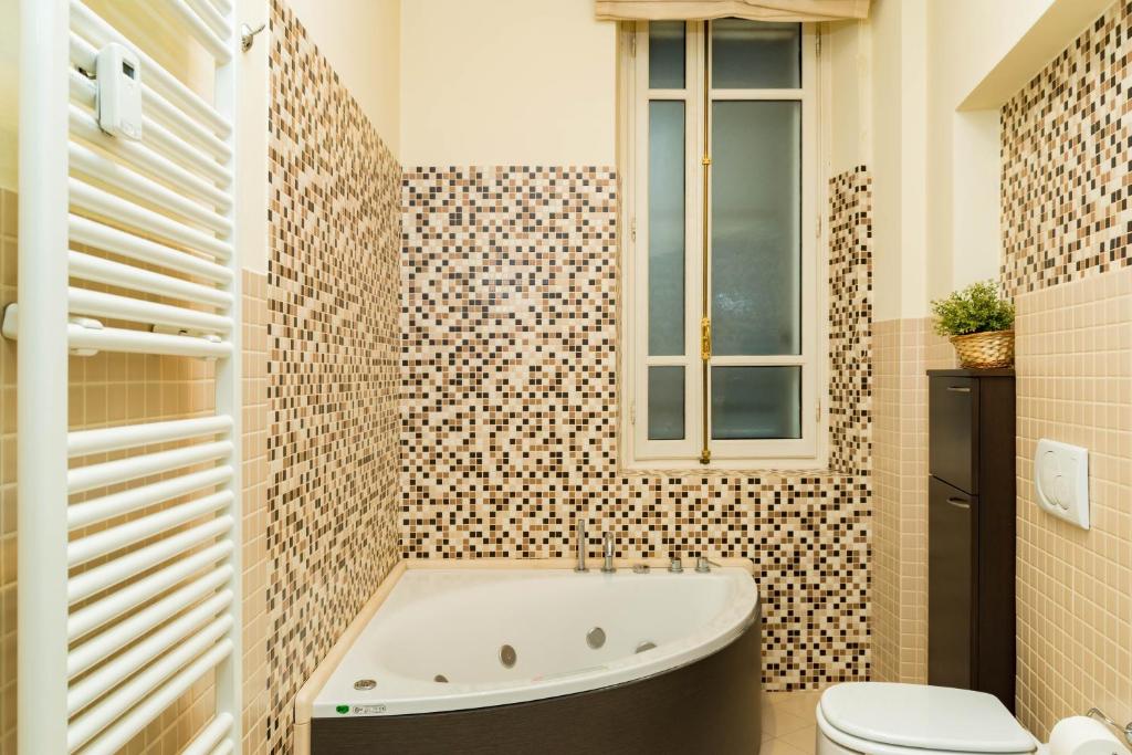 A bathroom at Alessandria Central Apt 10min walk Central Station