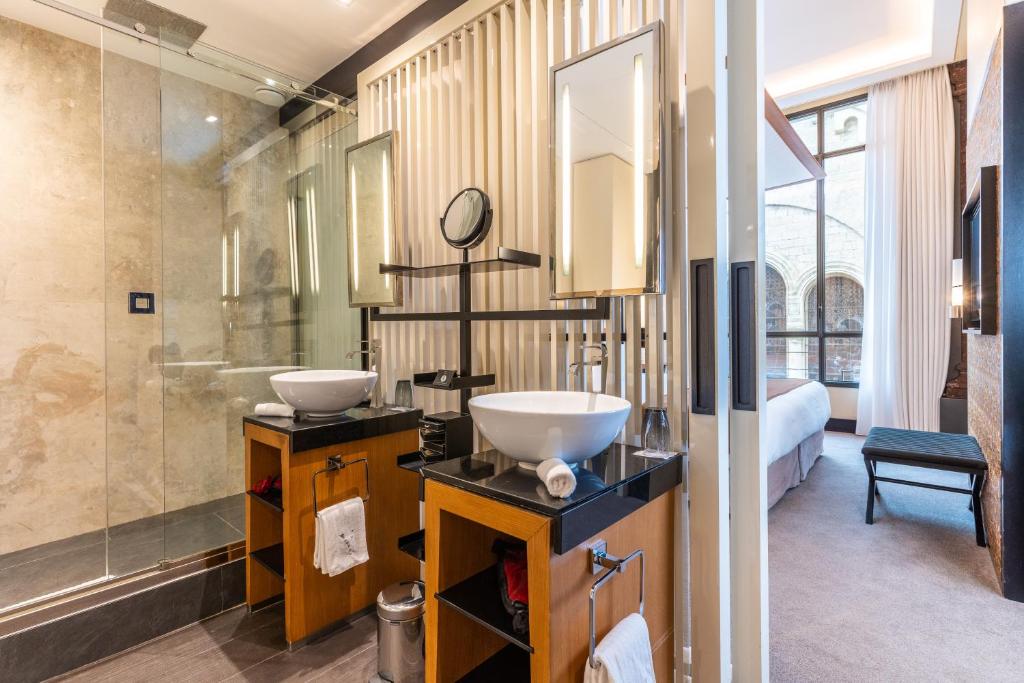a bathroom with a sink and a shower at Five Seas by Inwood Hotels in Cannes