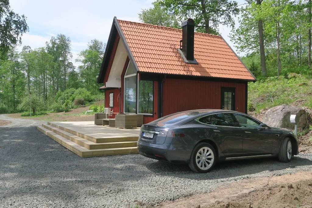 Lovely house on beautiful private lakeside estate! - Twee Slaapkamers Huis