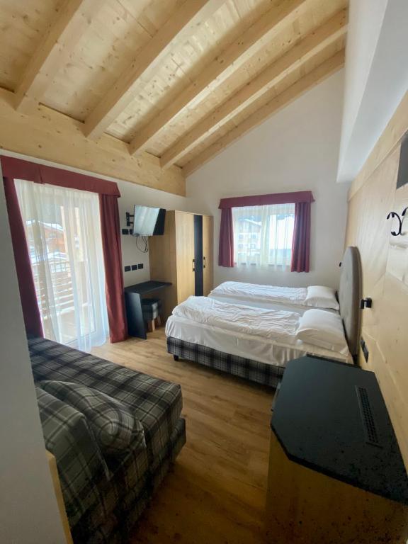 Postel nebo postele na pokoji v ubytování Albergo Garni Edy (B&B)