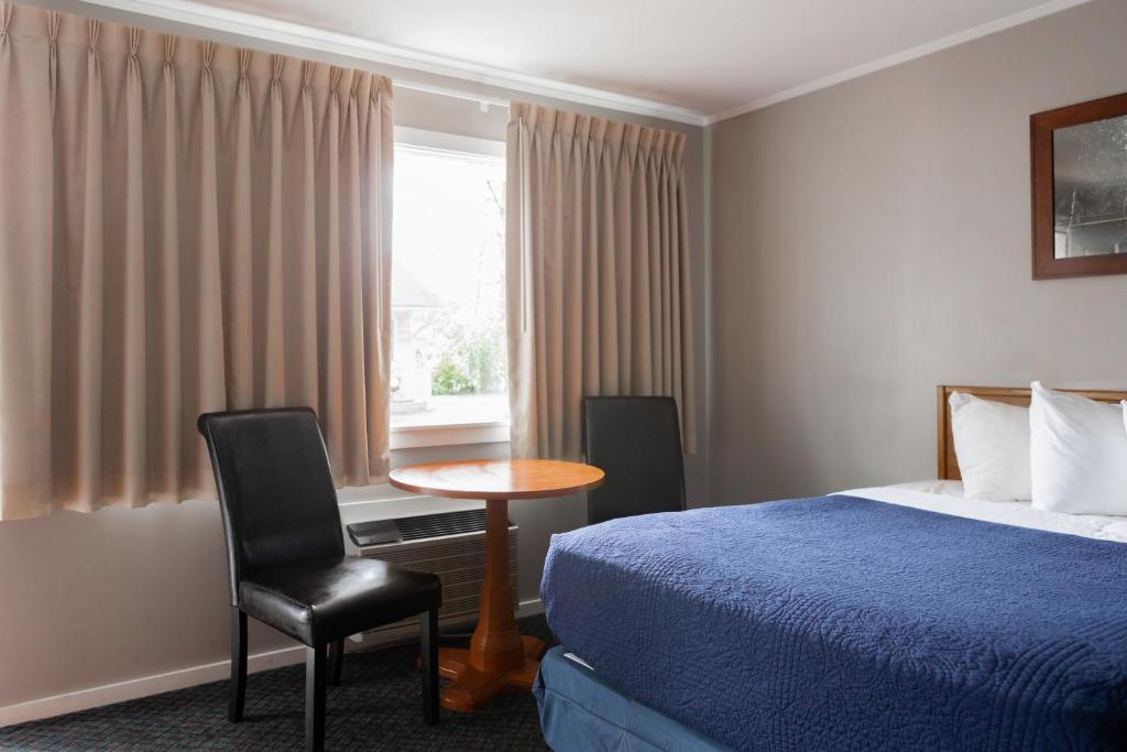 Postel nebo postele na pokoji v ubytování Admiral Motel