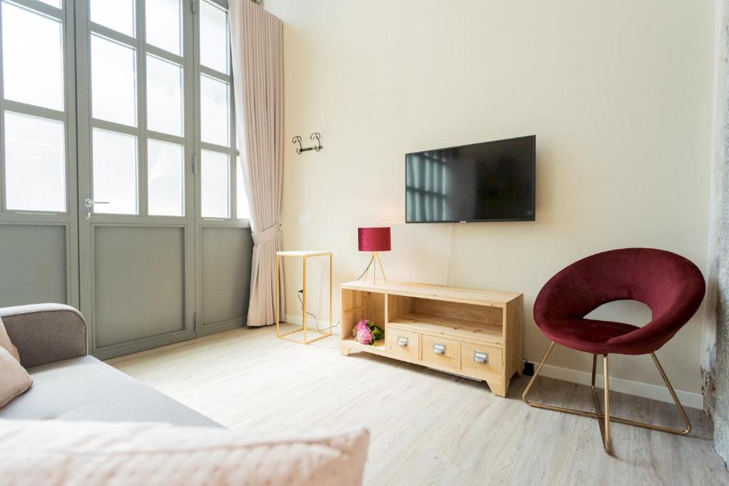 A television and/or entertainment centre at Romantic Escape city centre with Jacuzzi & Parking by Rent All Como