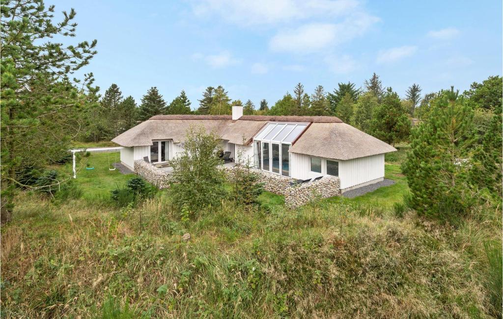 a house in the middle of a field at Gorgeous Home In Fjerritslev With Wifi in Slettestrand