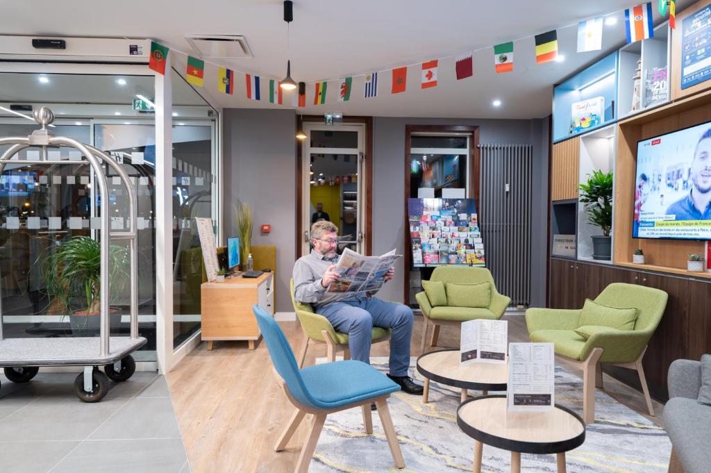 Posezení v ubytování Holiday Inn Calais-Centre by IHG