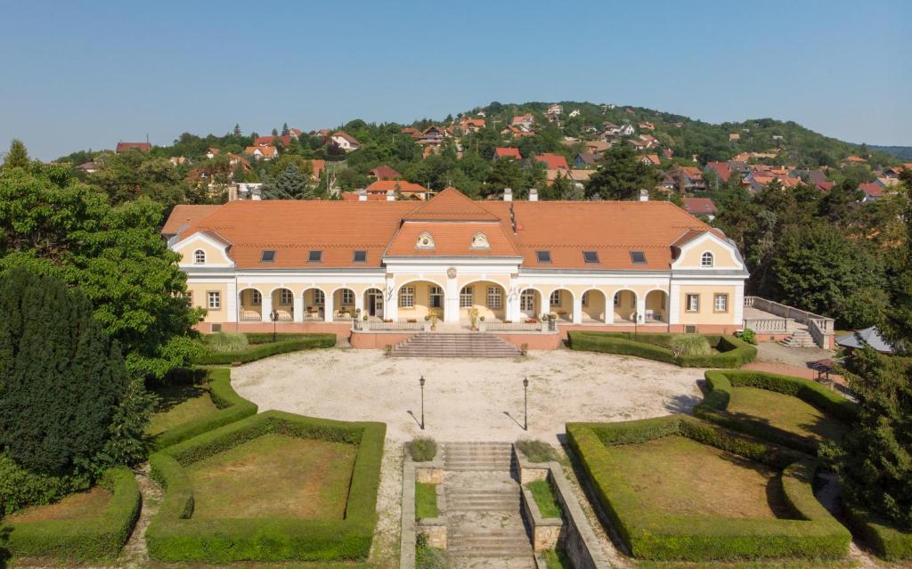 an aerial view of a large building with a courtyard at Teleki-Wattay Kastélyszálló in Pomáz