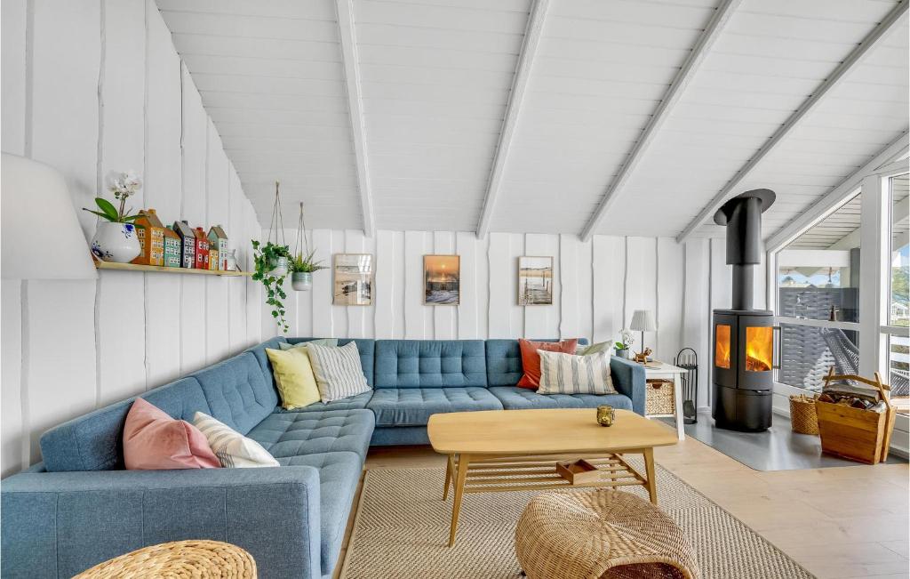 Amazing Home In Bjert - Casa De Vacaciones De Cuatro Dormitorios