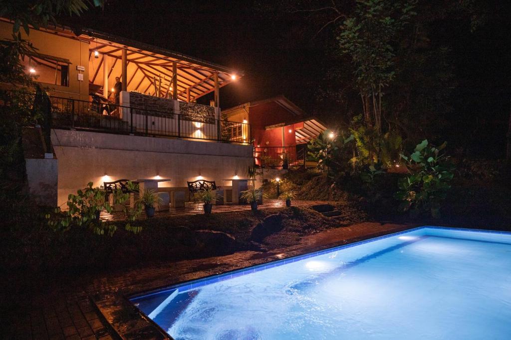 Bazén v ubytování Kuru Ganga Villa nebo v jeho okolí