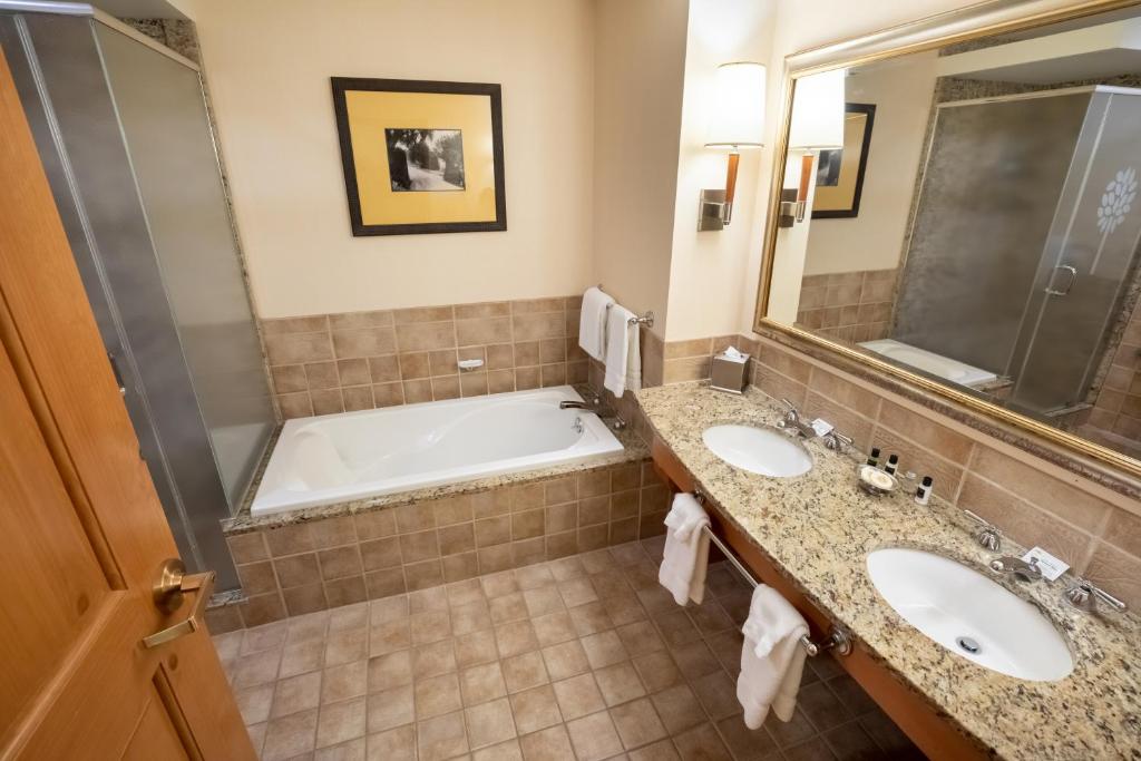 Oglebay Resort - Lakeside Gaf De Voorkeur Aan Twee Queensize Beddenkamer