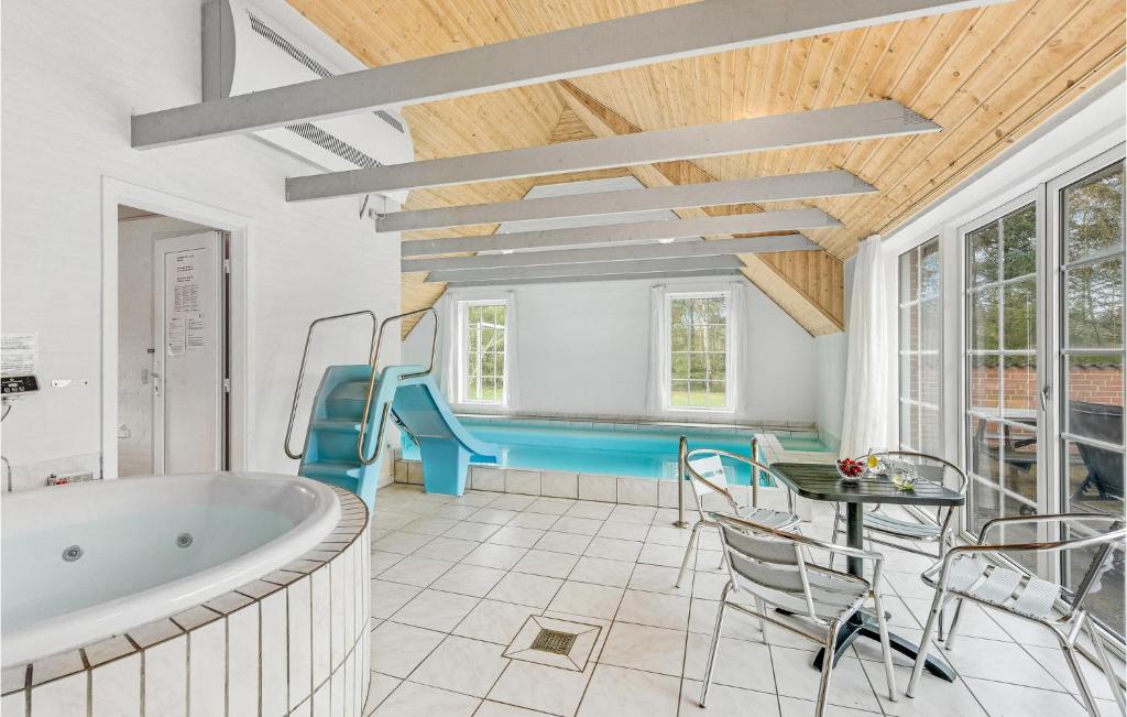 Stunning Home In Ulfborg With Sauna - Holiday Home Woning Met Negen Slaapkamers