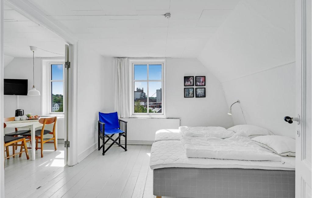 Postel nebo postele na pokoji v ubytování 2 Bedroom Cozy Apartment In Svendborg