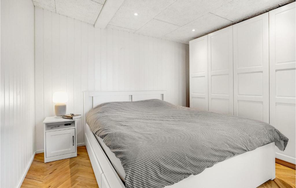 Postel nebo postele na pokoji v ubytování Pet Friendly Home In Gistrup With Sauna
