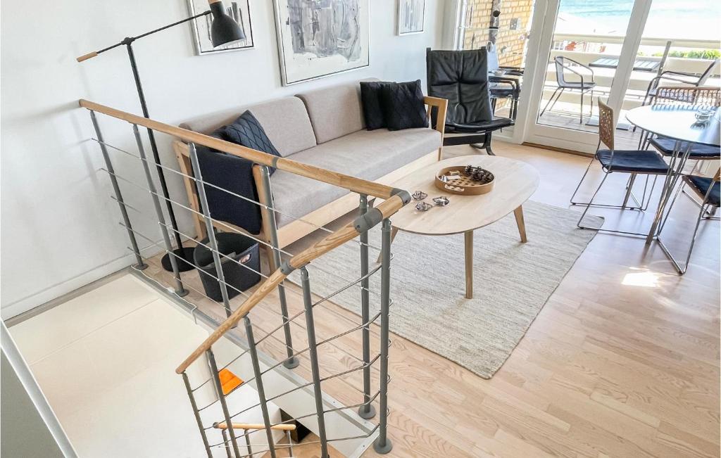 Posezení v ubytování 2 Bedroom Stunning Apartment In Allinge