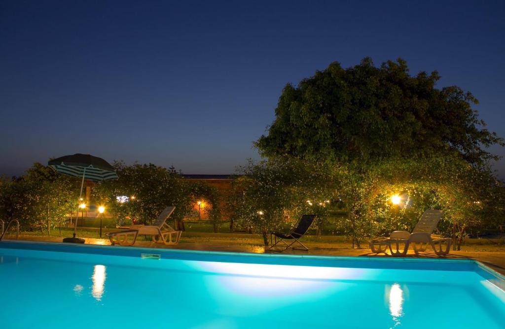 Bazén v ubytování Agriturismo Il Gelsomino Ritrovato nebo v jeho okolí