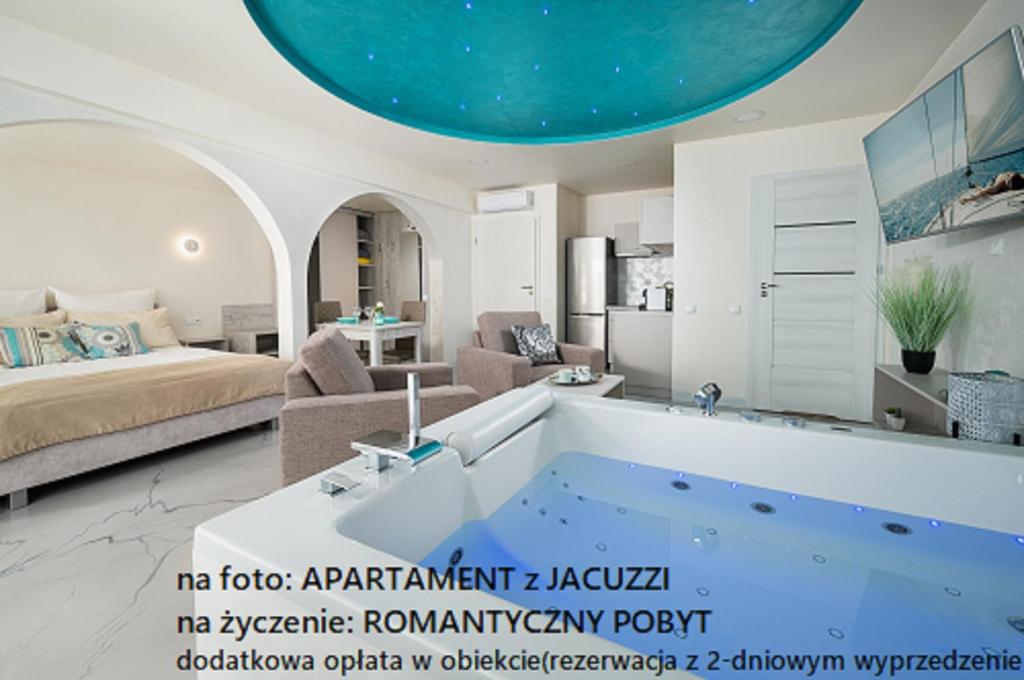 a living room with a large tub in the middle at Elegante Apartments Władysławowo in Władysławowo