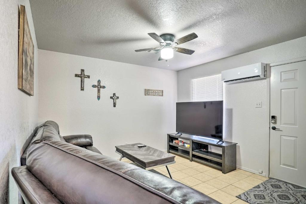 Cozy Las Cruces Apt on Pecan and Horse Farm!, Las Cruces (updated