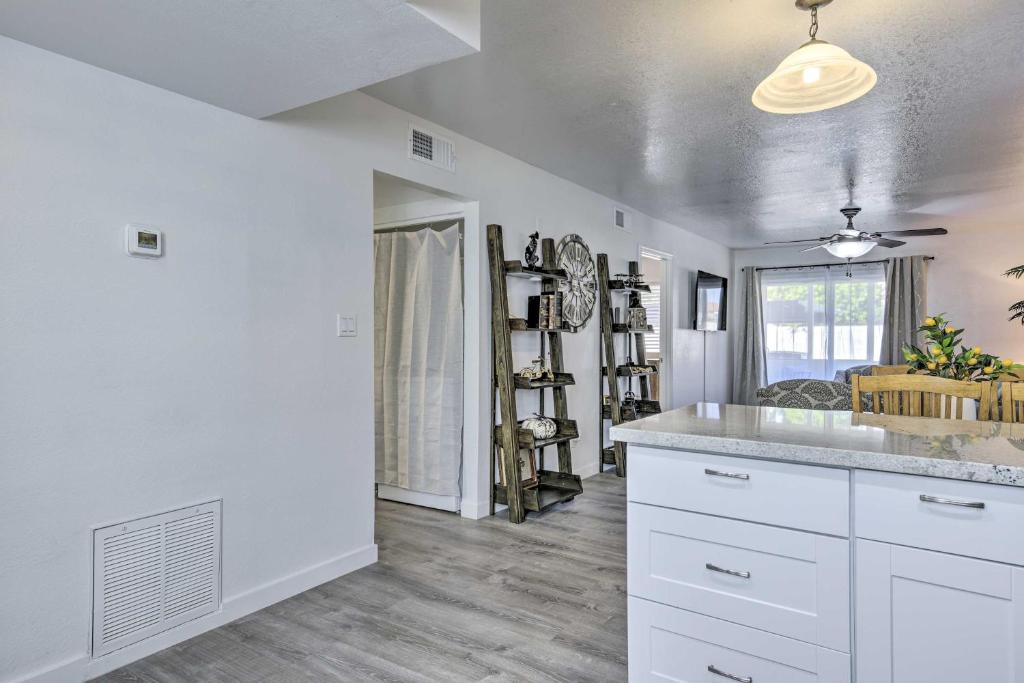 Fotografie z fotogalerie ubytování Downtown Gilbert Condo with Screened Porch! v destinaci Gilbert