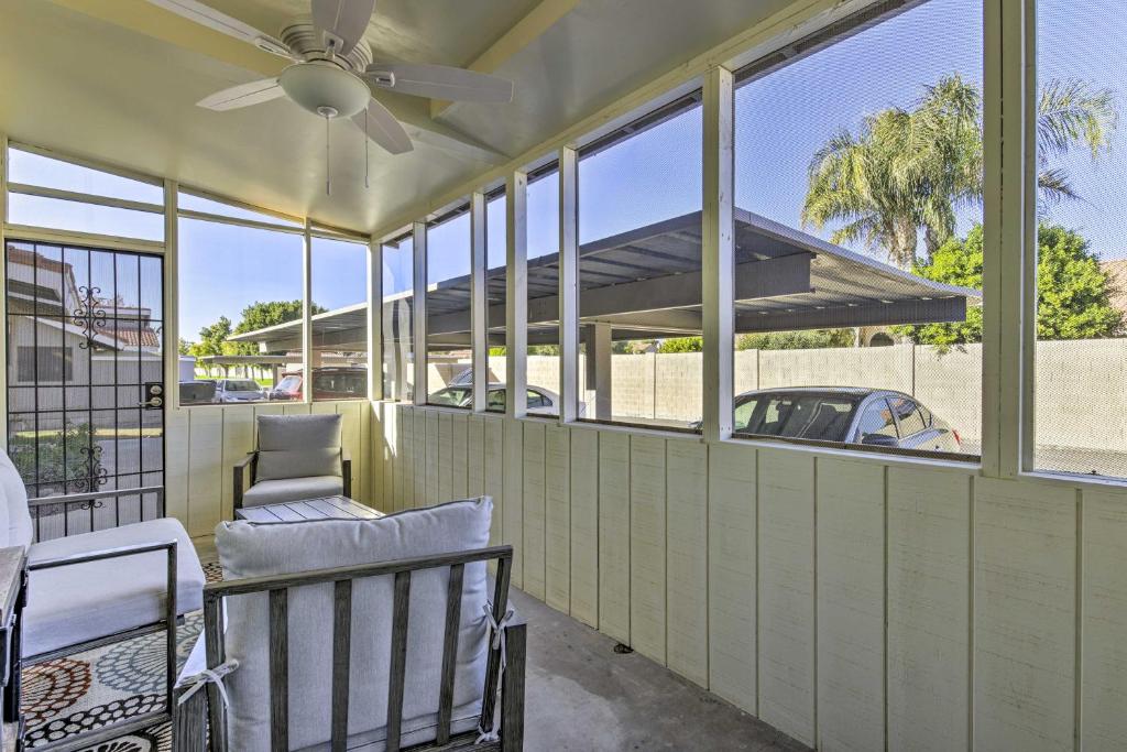 Fotografie z fotogalerie ubytování Downtown Gilbert Condo with Screened Porch! v destinaci Gilbert