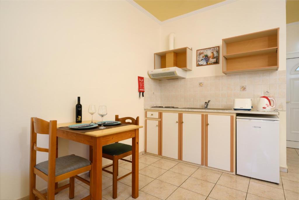 Kitchen o kitchenette sa Kerkyra Island Hotel